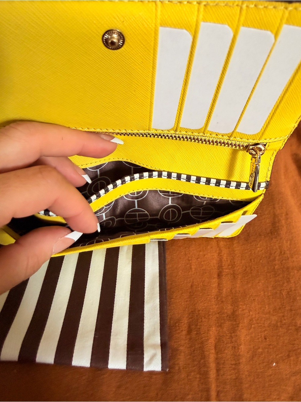 Henri Bendel Bright Yellow Saffiano Leather Wallet NWT - Picture 4 of 13